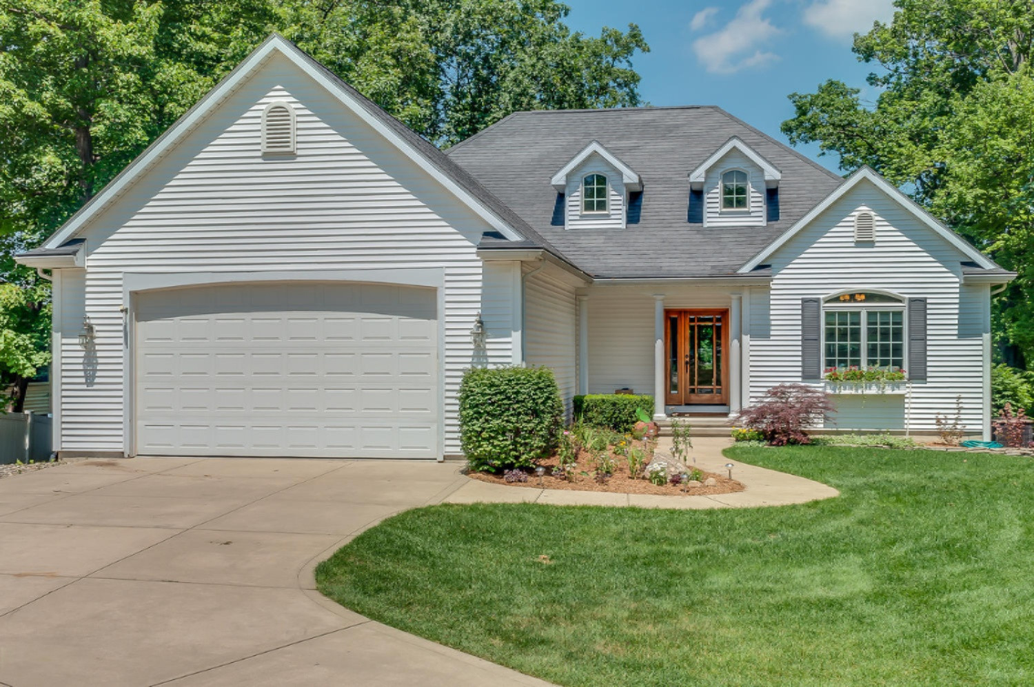 10380 Kings Point Drive Three Rivers, MI 49093 - Photo 2 of 44 10380 Kings Point Dr Three-large-014-6-W