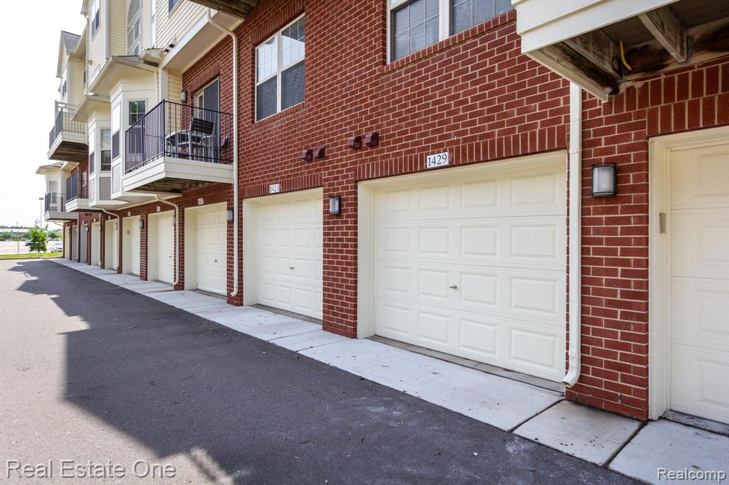 1429 Raliegh Place Troy, MI 48084 - Photo 42 of 47