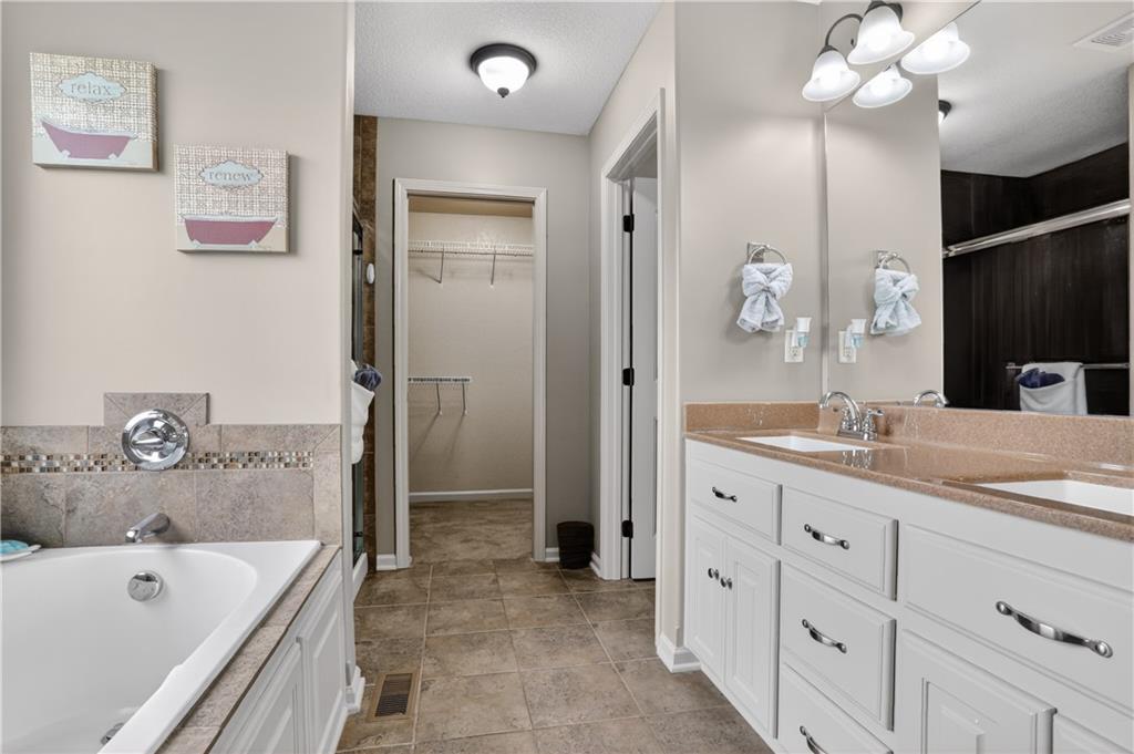 13300 North Copper Ridge Drive Platte City, MO 64079 - Photo 13 of 36