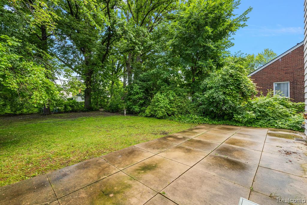 1442 Hampton Road Grosse Pointe Woods, MI 48236 - Photo 27 of 32