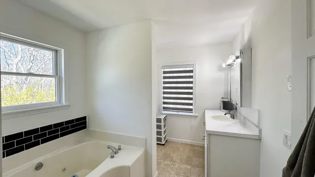 $2,399,000 | 39 Washington Avenue, East Hampton, NY 11937