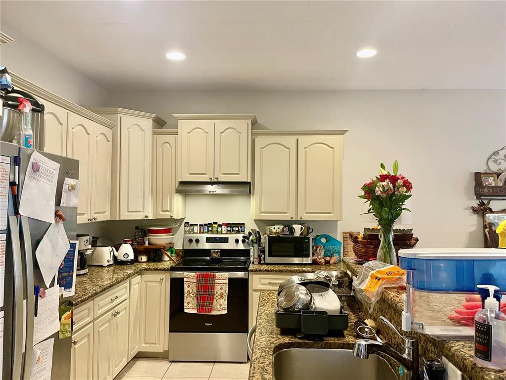 646 Norfolk Street Dunedin, FL 34698 - Photo 5 of 29