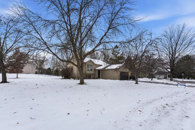 $409,000 | 4093 Vermont Avenue, Eagan, MN 55123