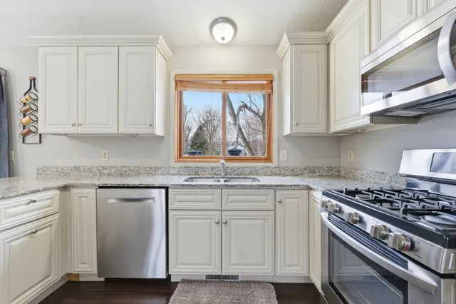 $409,000 | 4093 Vermont Avenue, Eagan, MN 55123