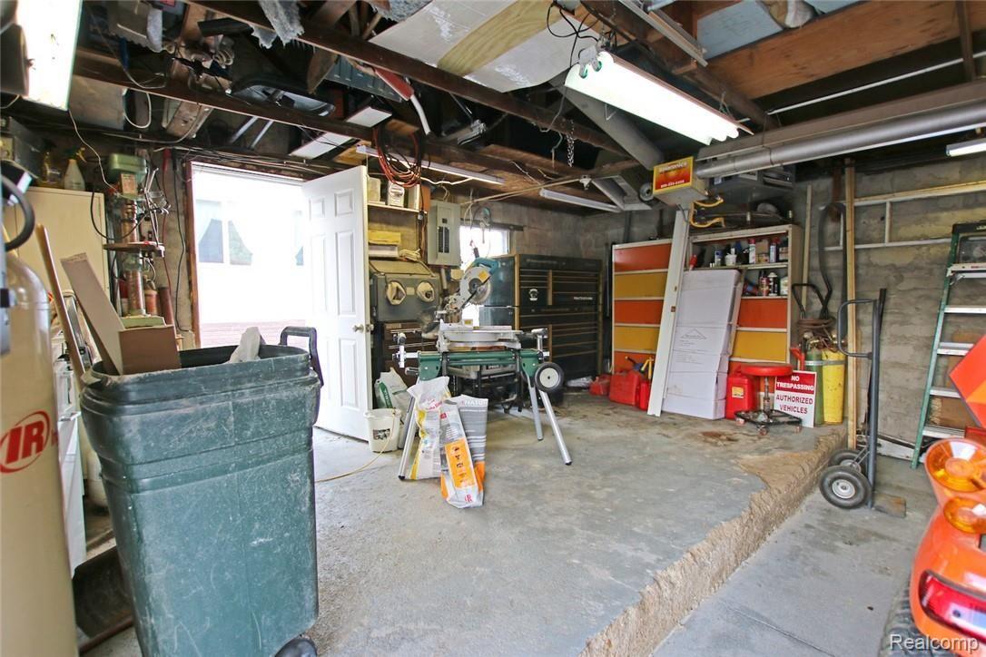 11413 Kipp Road Goodrich, MI 48438 - Photo 46 of 47 46) Garage.jpg