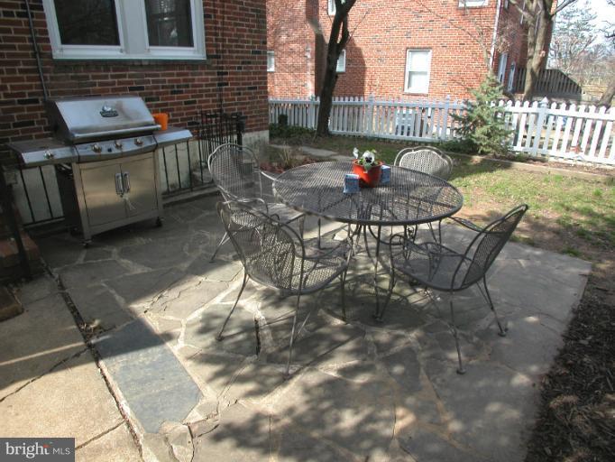 222 Gaywood Road Baltimore, MD 21212 - Photo 16 of 24 a outdoor space with a couch