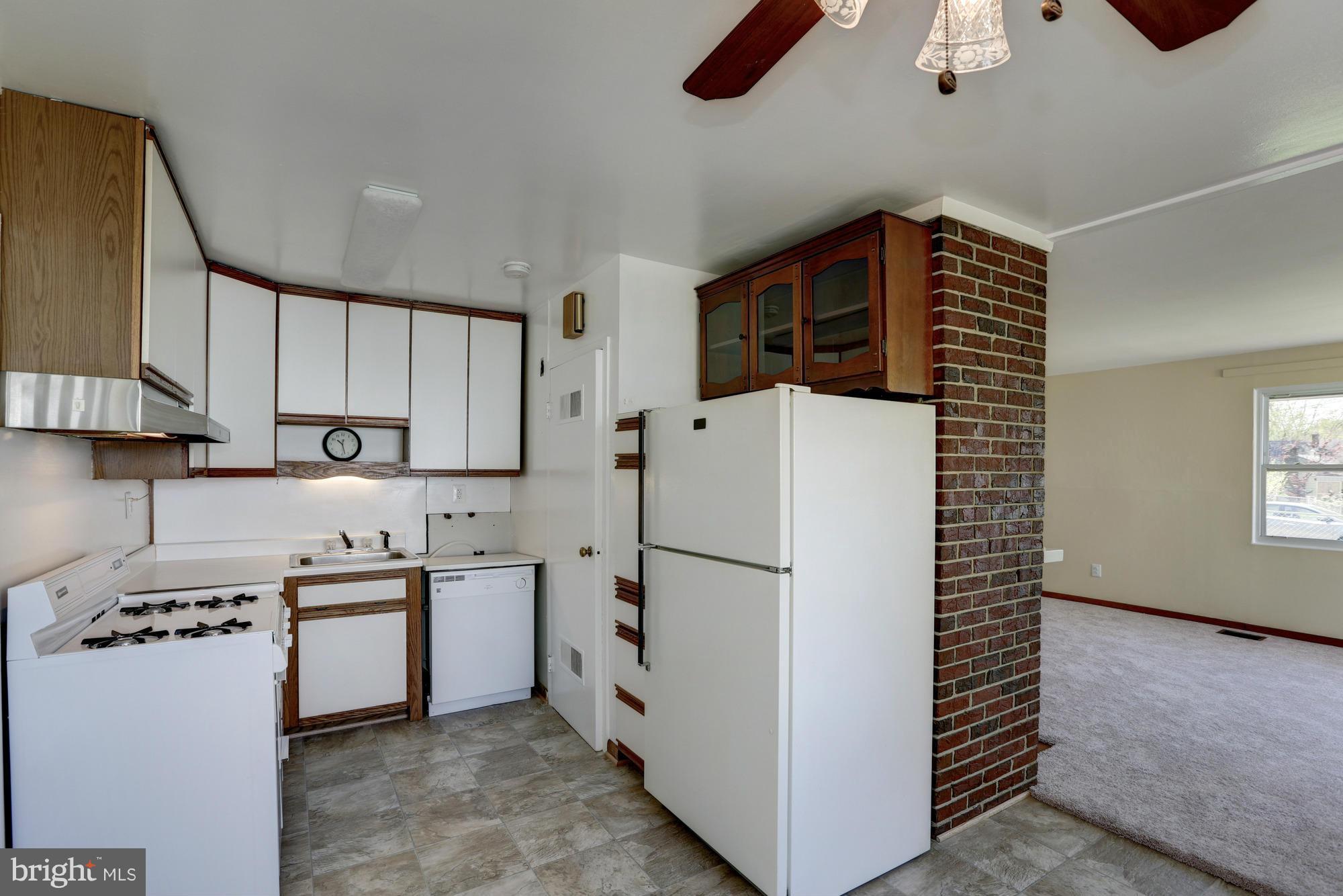 9944 Cottrell Terrace Silver Spring, MD 20903 - Photo 9 of 30 Kitchen