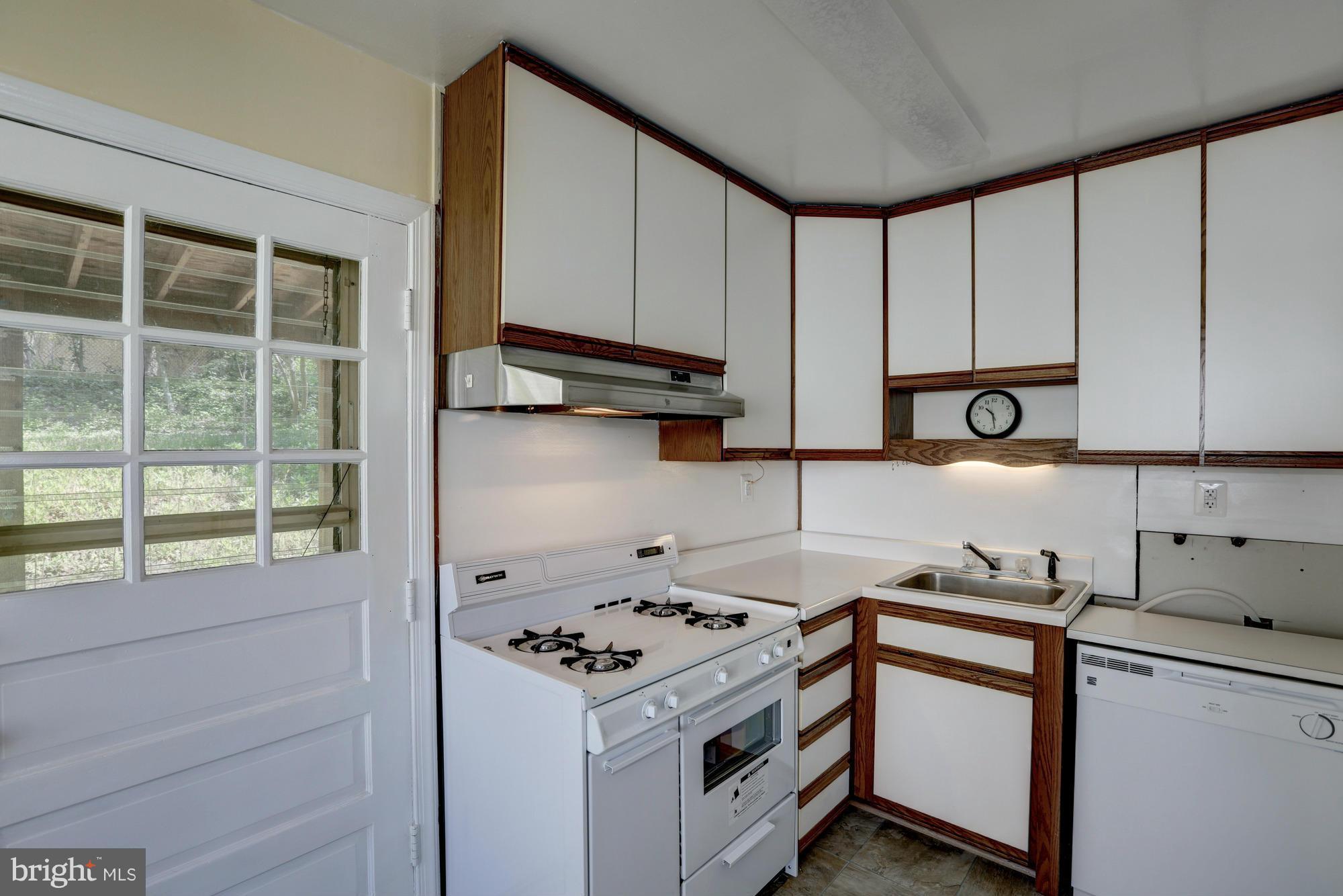 9944 Cottrell Terrace Silver Spring, MD 20903 - Photo 10 of 30 Kitchen