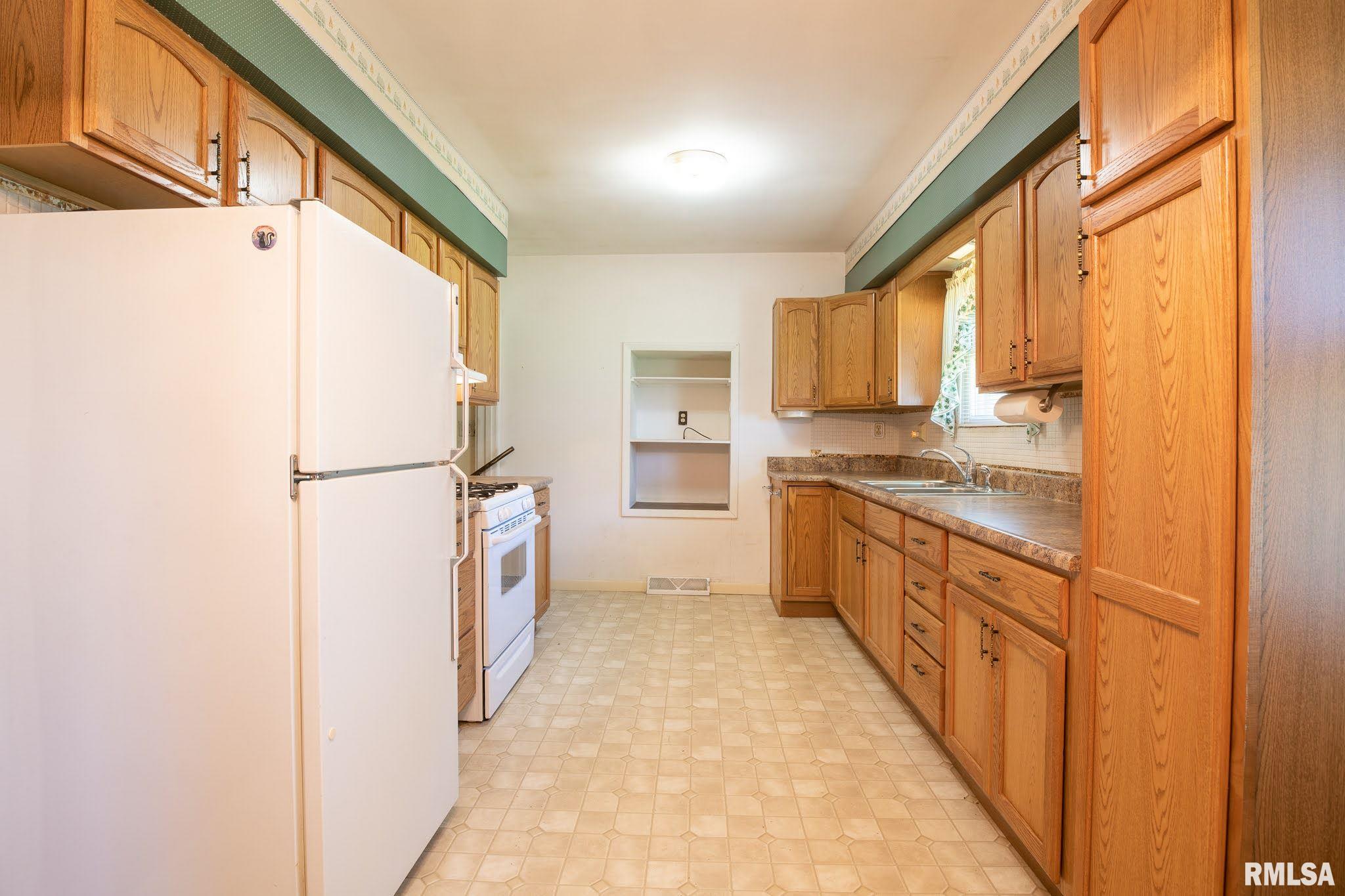 6109 West Middle Road Peoria, IL 61607 - Photo 21 of 43
