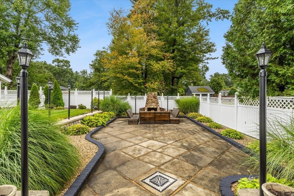 112 Sully Road Raynham, MA 02767 - Photo 7 of 42 Gallery Image 7