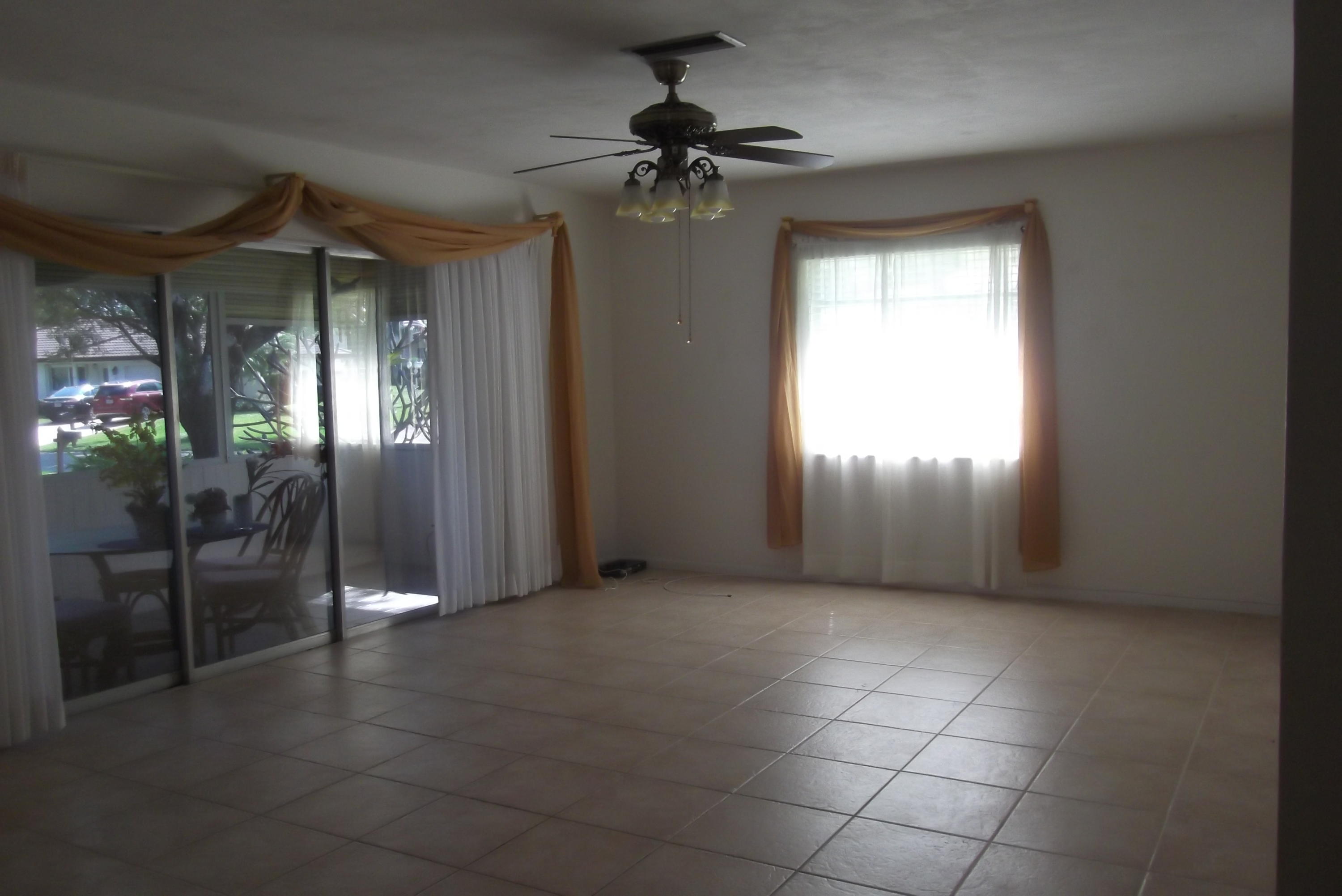 313 Northwest 42nd Street Boca Raton, FL 33431 - Photo 4 of 24 Livingrm