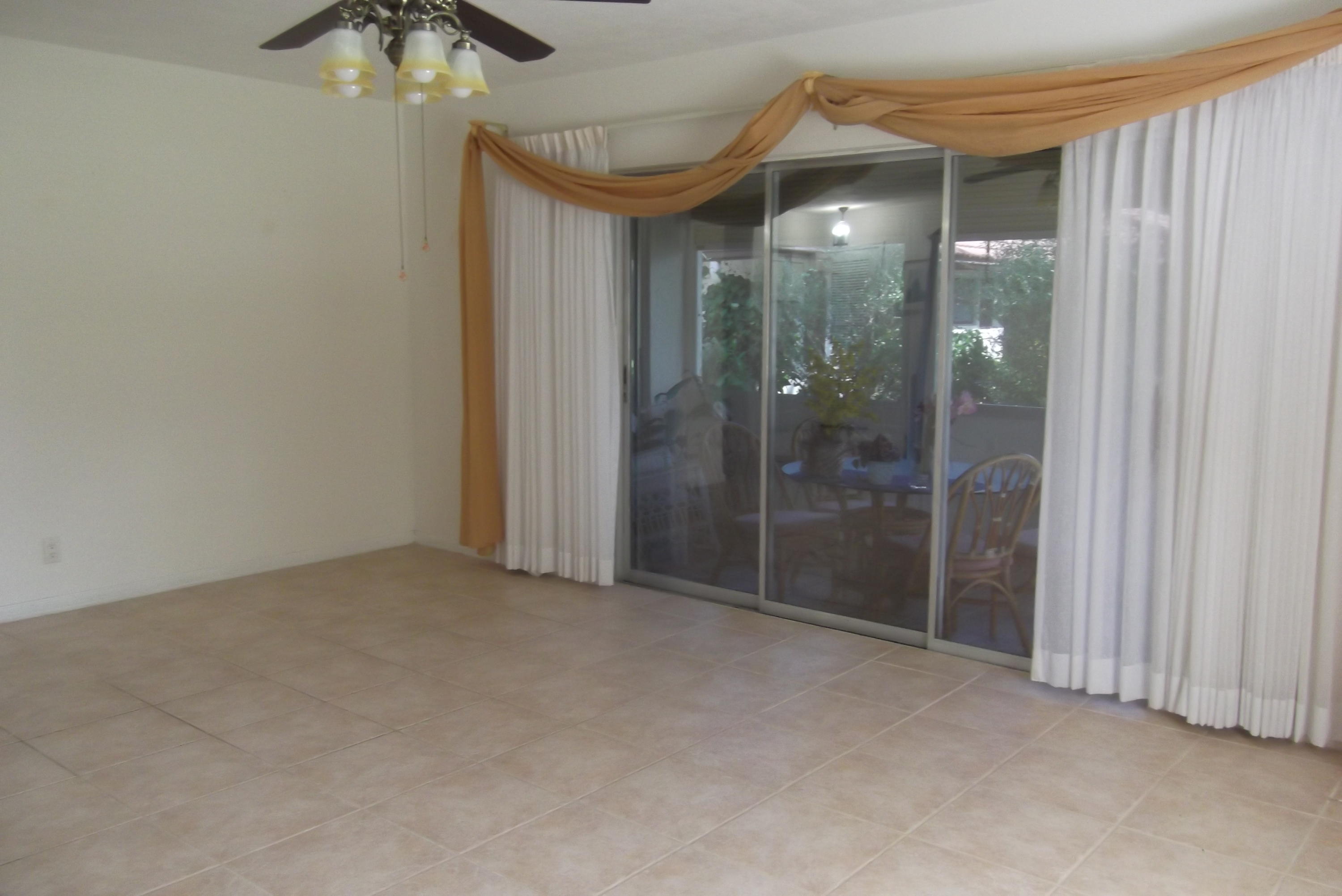 313 Northwest 42nd Street Boca Raton, FL 33431 - Photo 5 of 24 Livingrm