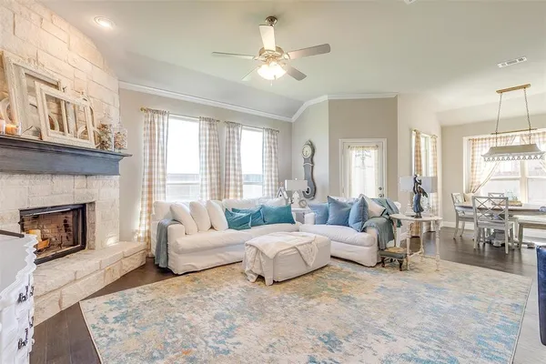 $380,000 | 729 Franklin Drive, Joshua, TX 76058