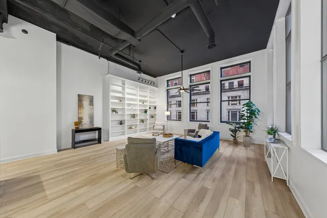 $994,000 | 120 South State Street, Unit 4, Chicago, IL 60603