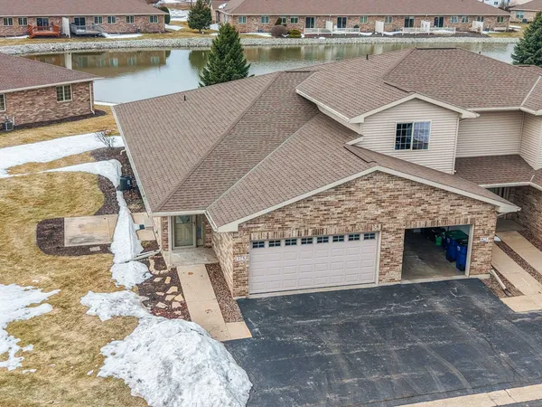 $309,900 | 1267 Pond View Circle, Unit 42, De Pere, WI 54115