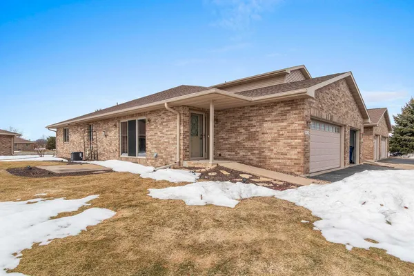 $309,900 | 1267 Pond View Circle, Unit 42, De Pere, WI 54115