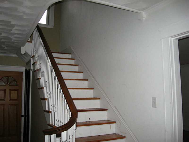 698 Centerville Road Warwick, RI 02886 - Photo 5 of 8 Entry.