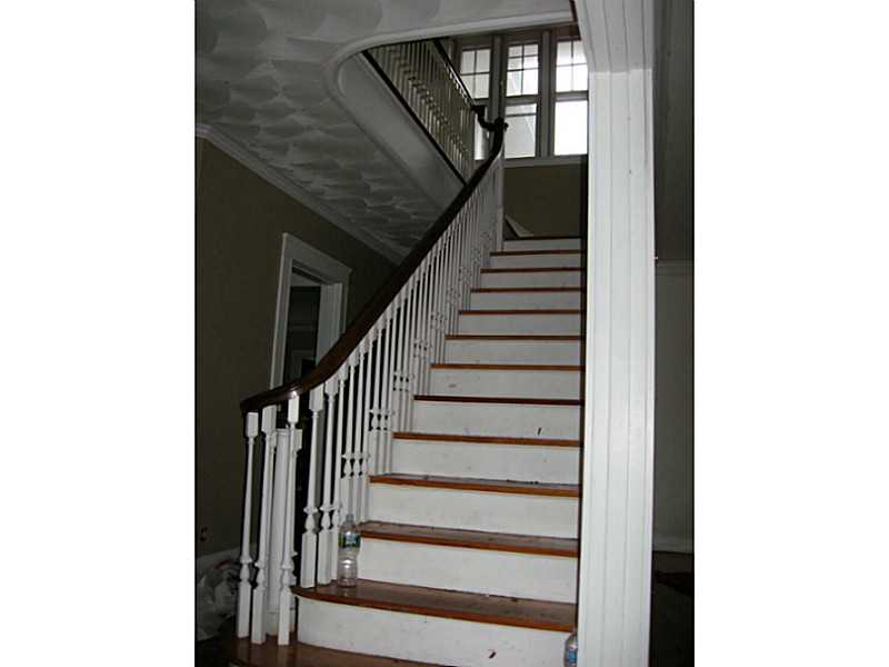 698 Centerville Road Warwick, RI 02886 - Photo 8 of 8 Entry.