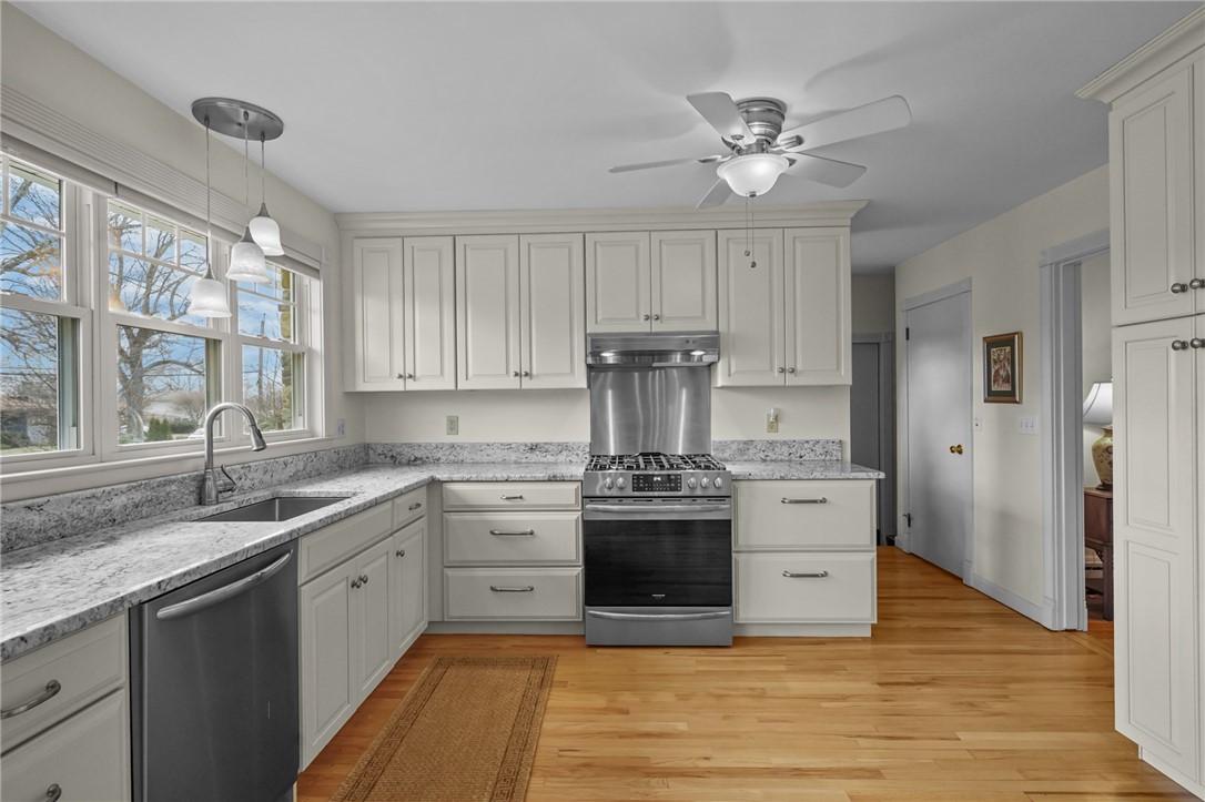 85 Summit Drive Cranston, RI 02920 - Photo 11 of 27