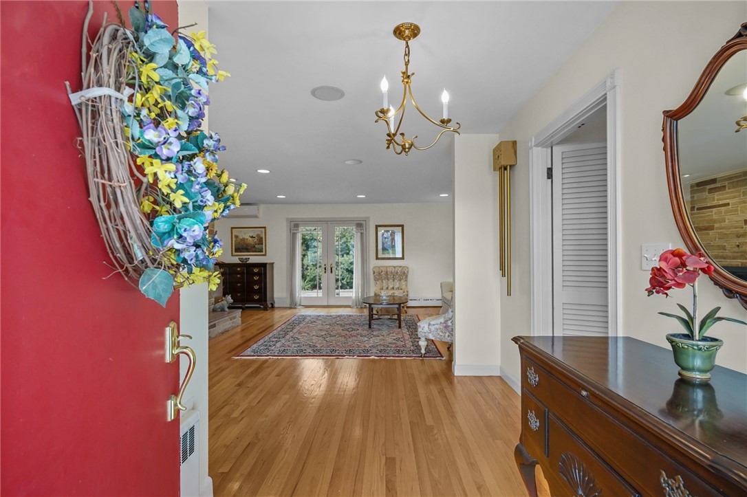 85 Summit Drive Cranston, RI 02920 - Photo 3 of 27