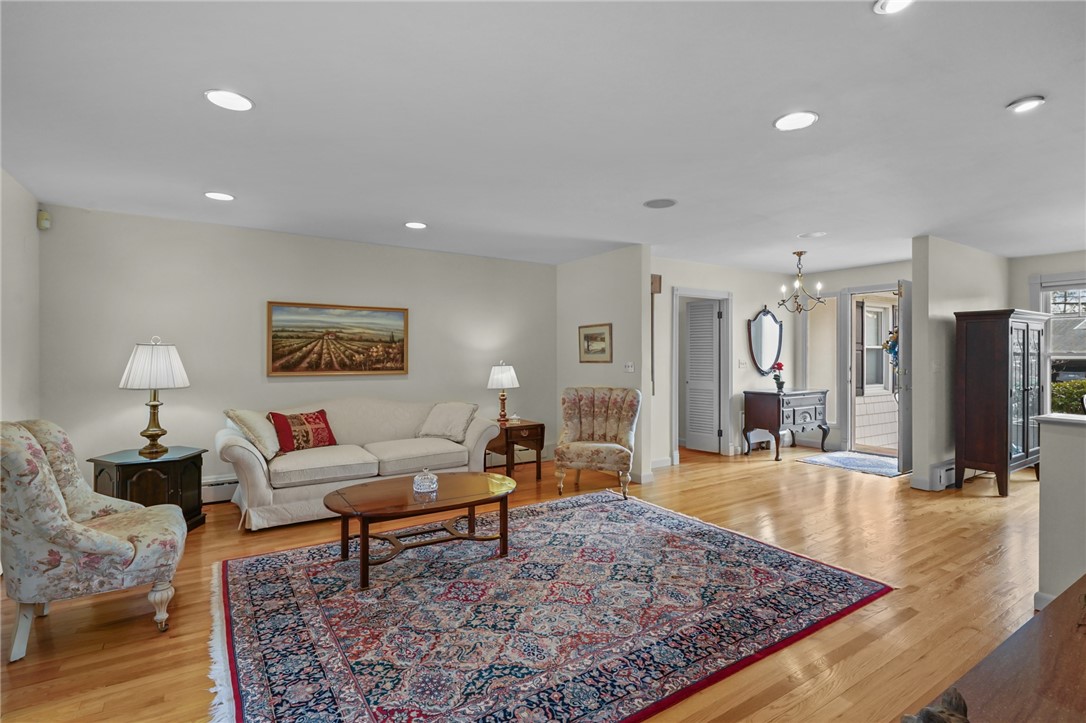 85 Summit Drive Cranston, RI 02920 - Photo 4 of 27