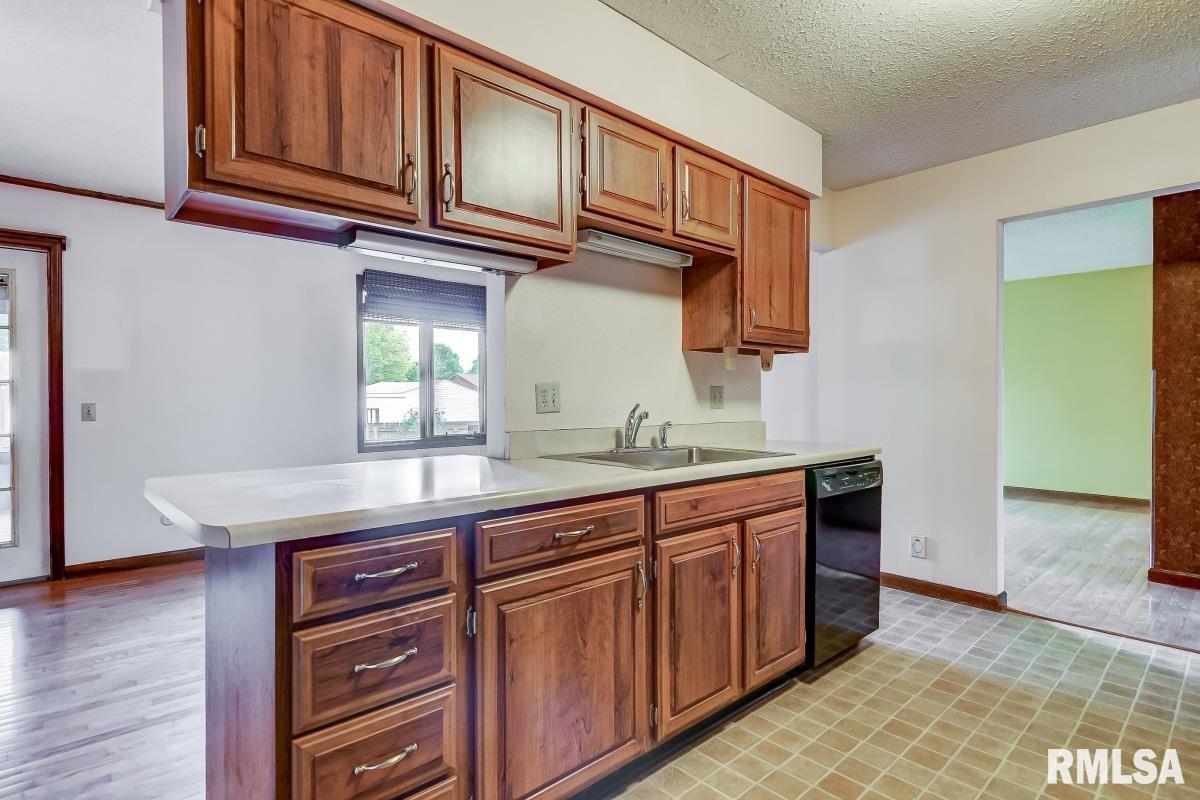 61 Amherst Drive Springfield, IL 62702 - Photo 7 of 26
