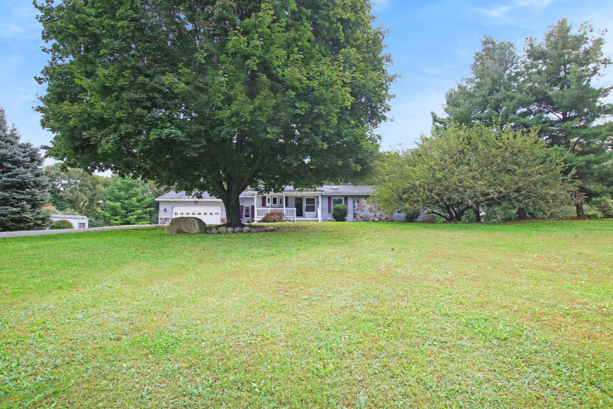 608 Whites Bridge Road Belding, MI 48809 - Photo 2 of 33 IMG_8802