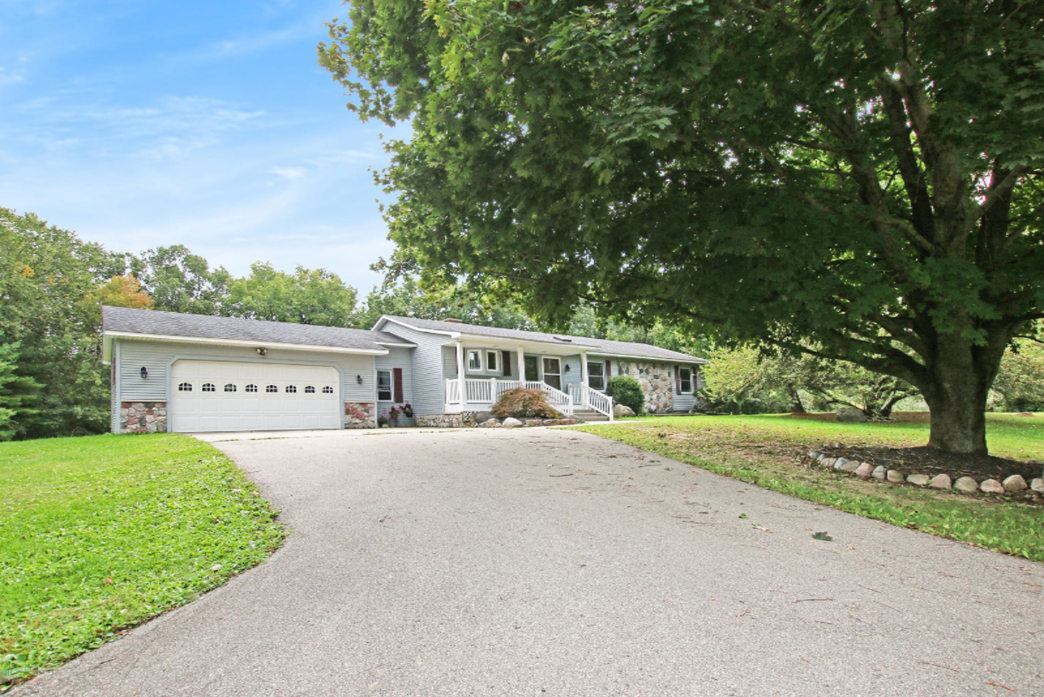 608 Whites Bridge Road Belding, MI 48809 - Photo 3 of 33 IMG_8808
