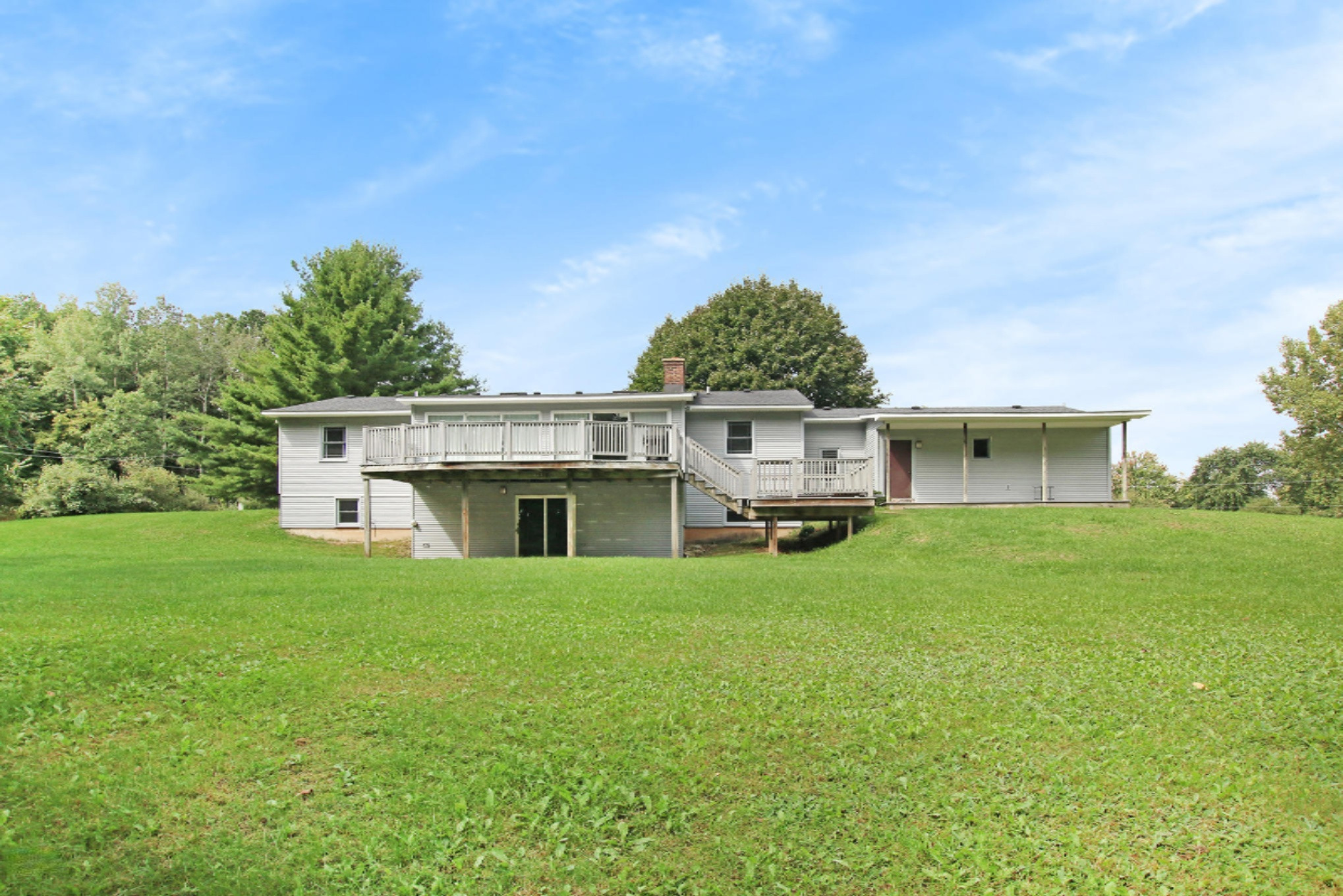 608 Whites Bridge Road Belding, MI 48809 - Photo 4 of 33 IMG_8825