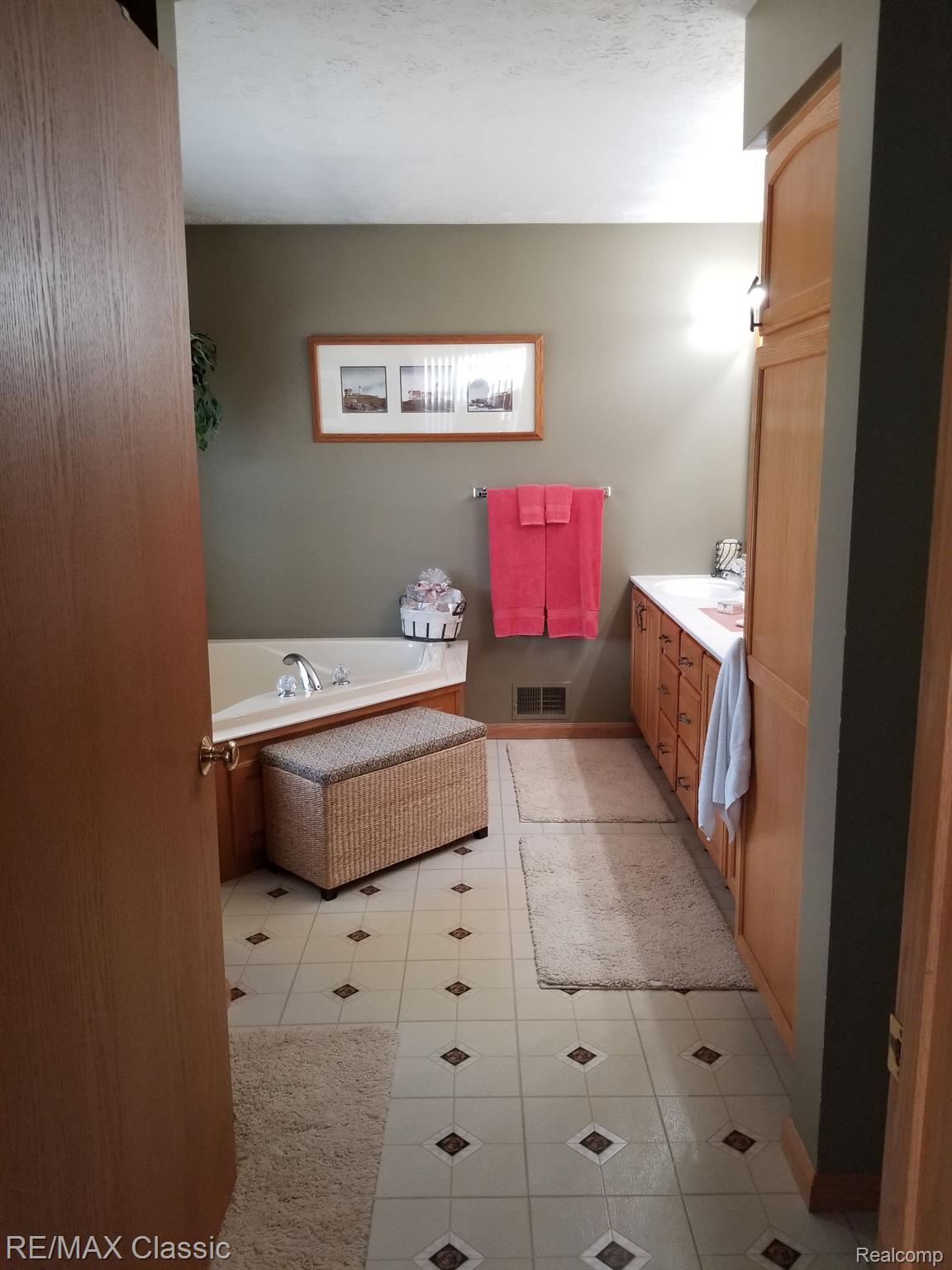 21600 Wasson Road Howell, MI 48843 - Photo 23 of 52 PRIMARY BATH