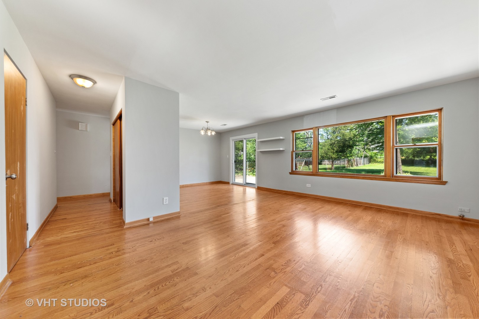 5301 Cumnor Road Downers Grove, IL 60515 - Photo 2 of 17