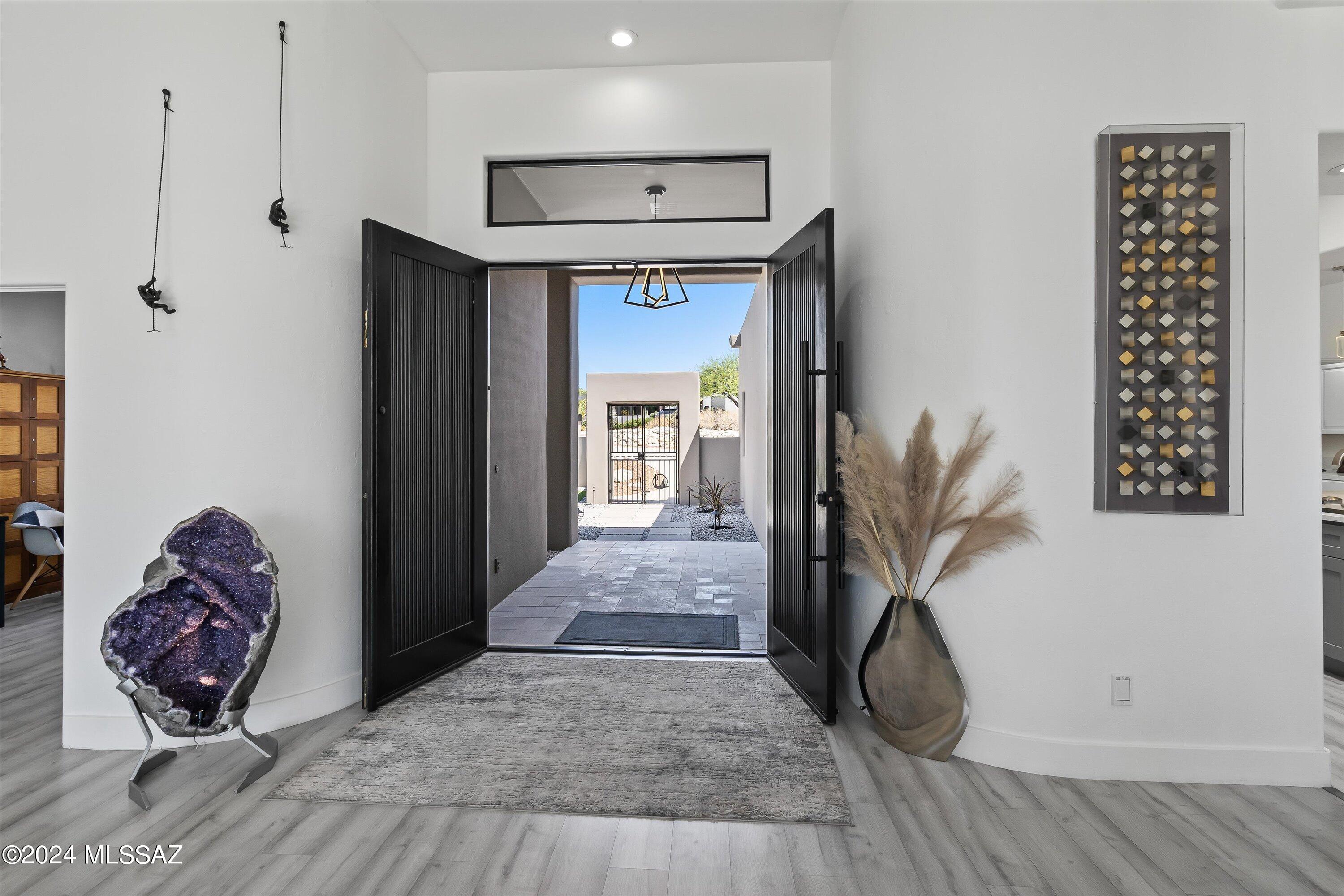12456 North Piping Rock Road Oro Valley, AZ 85755 - Photo 6 of 46