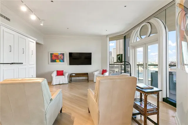 $2,475,000 | 600 Port Of New Orleans Place, Unit 6F, New Orleans, LA 70130