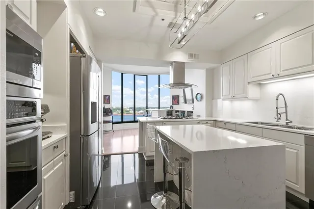$2,475,000 | 600 Port Of New Orleans Place, Unit 6F, New Orleans, LA 70130