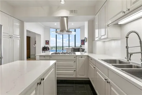 $2,475,000 | 600 Port Of New Orleans Place, Unit 6F, New Orleans, LA 70130