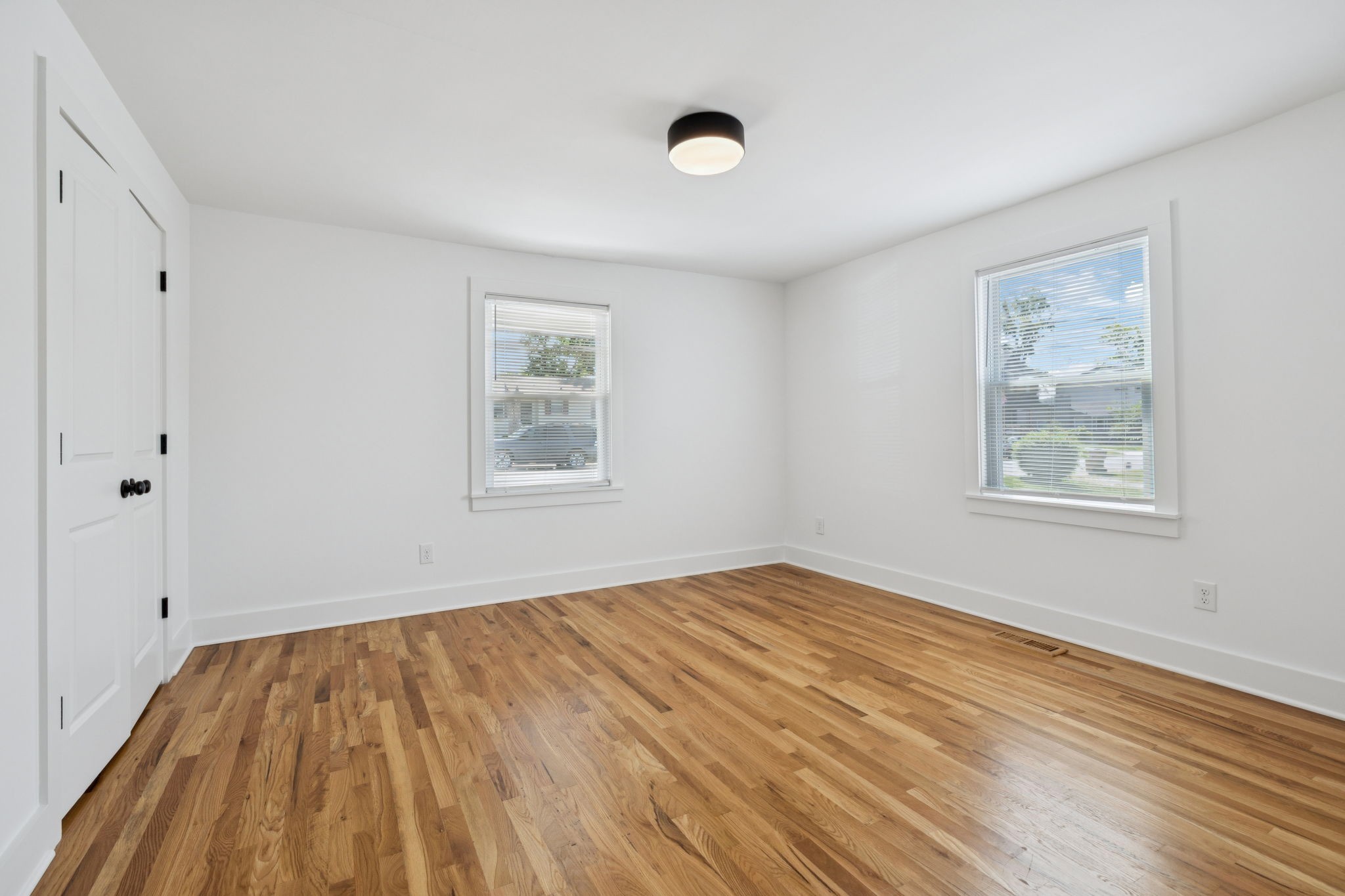 1613 23rd Avenue North Nashville, TN 37208 - Photo 33 of 58 a view of empty room with wooden floor