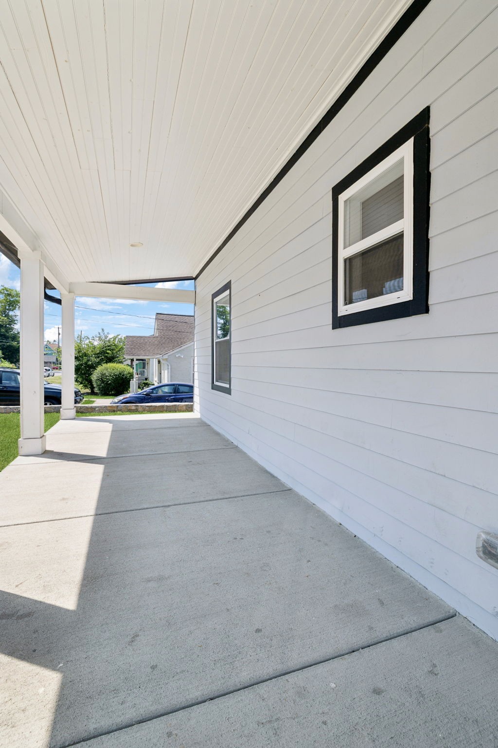 1613 23rd Avenue North Nashville, TN 37208 - Photo 5 of 58 a view of a house with a yard