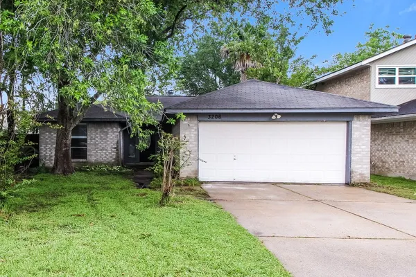 $1,895 | 3206 Teakwood Circle, Dickinson, TX 77539