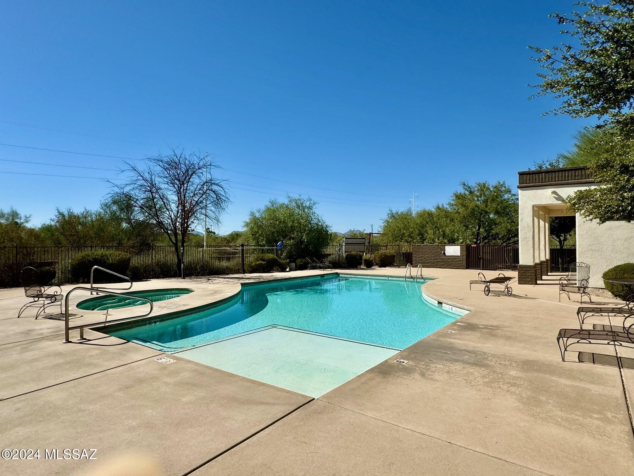 2032 East River Road, Unit 200 Tucson, AZ 85718 - Photo 11 of 25
