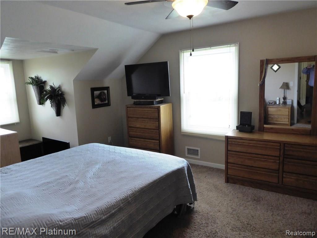 5230 Byron Road Howell, MI 48855 - Photo 10 of 19 P1000572.JPG