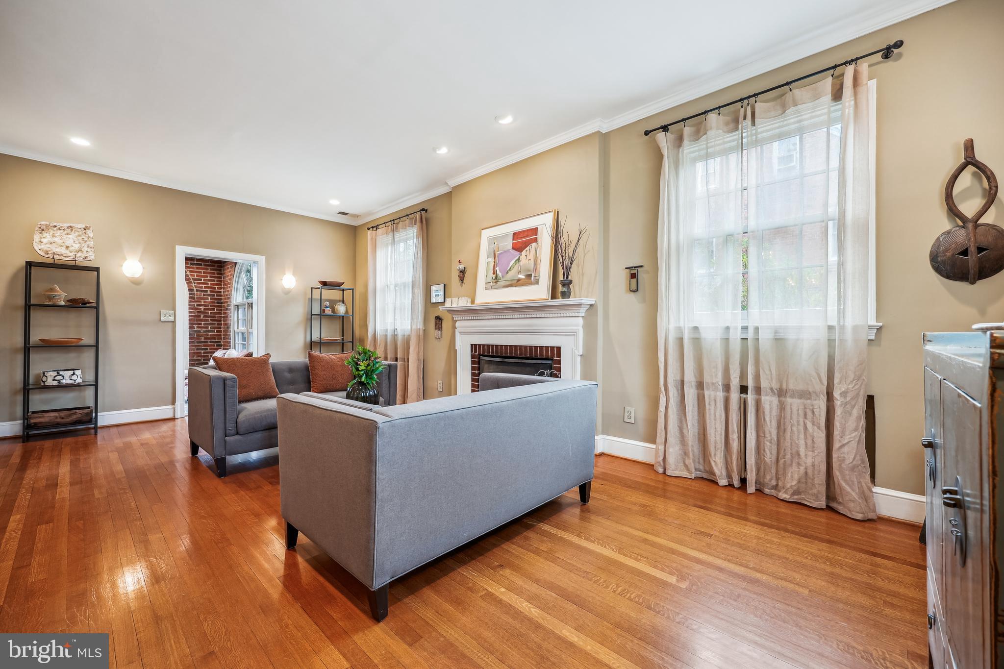 9014 Fairview Road Silver Spring, MD 20910 - Photo 4 of 94 Living Room