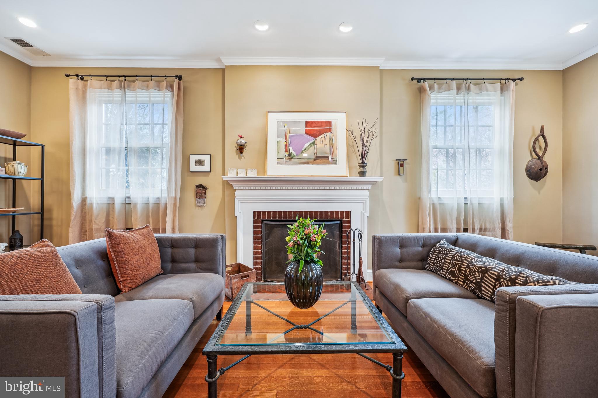 9014 Fairview Road Silver Spring, MD 20910 - Photo 6 of 94 Living Room