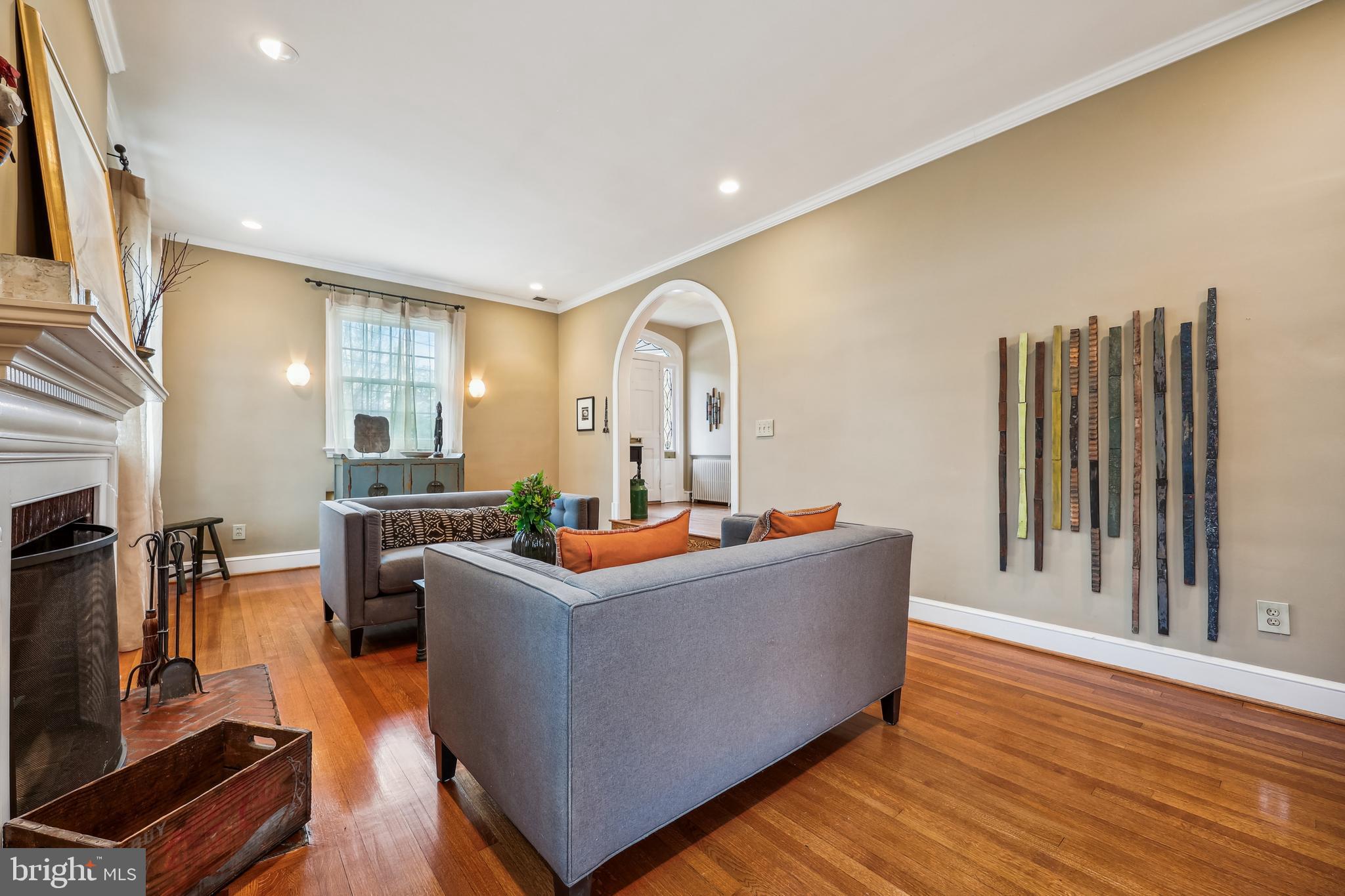 9014 Fairview Road Silver Spring, MD 20910 - Photo 9 of 94 Living Room