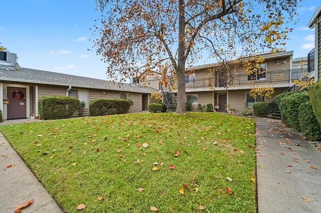 a view of a tennis court