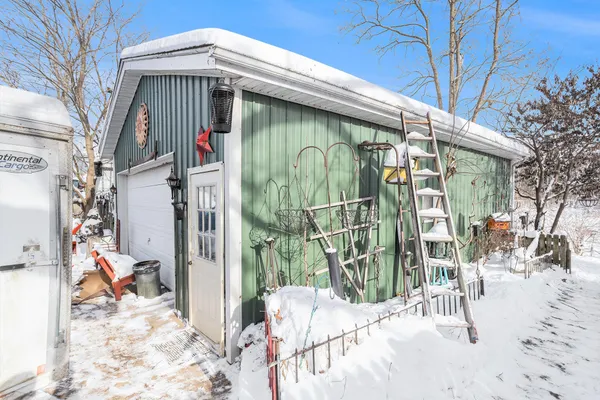 $250,000 | 11175 East Shore Drive, Delton, MI 49046