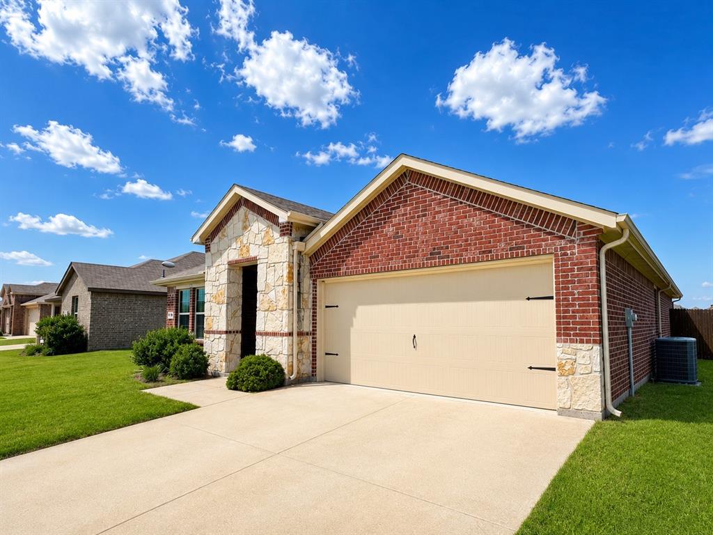 819 Rustic Way Royse City, TX 75189 - Photo 2 of 24