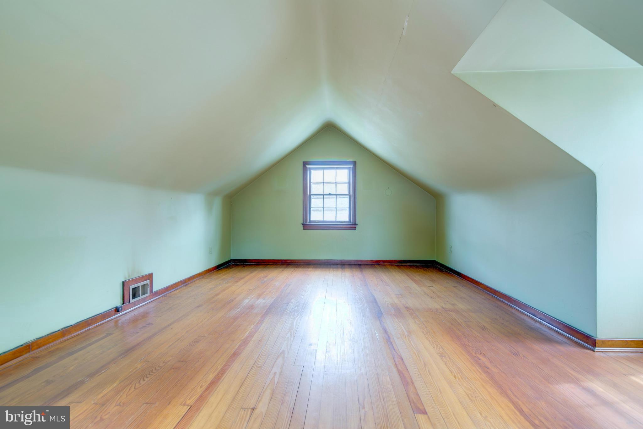 1539 North Glebe Road Arlington, VA 22207 - Photo 16 of 30 FINISHED ATTIC