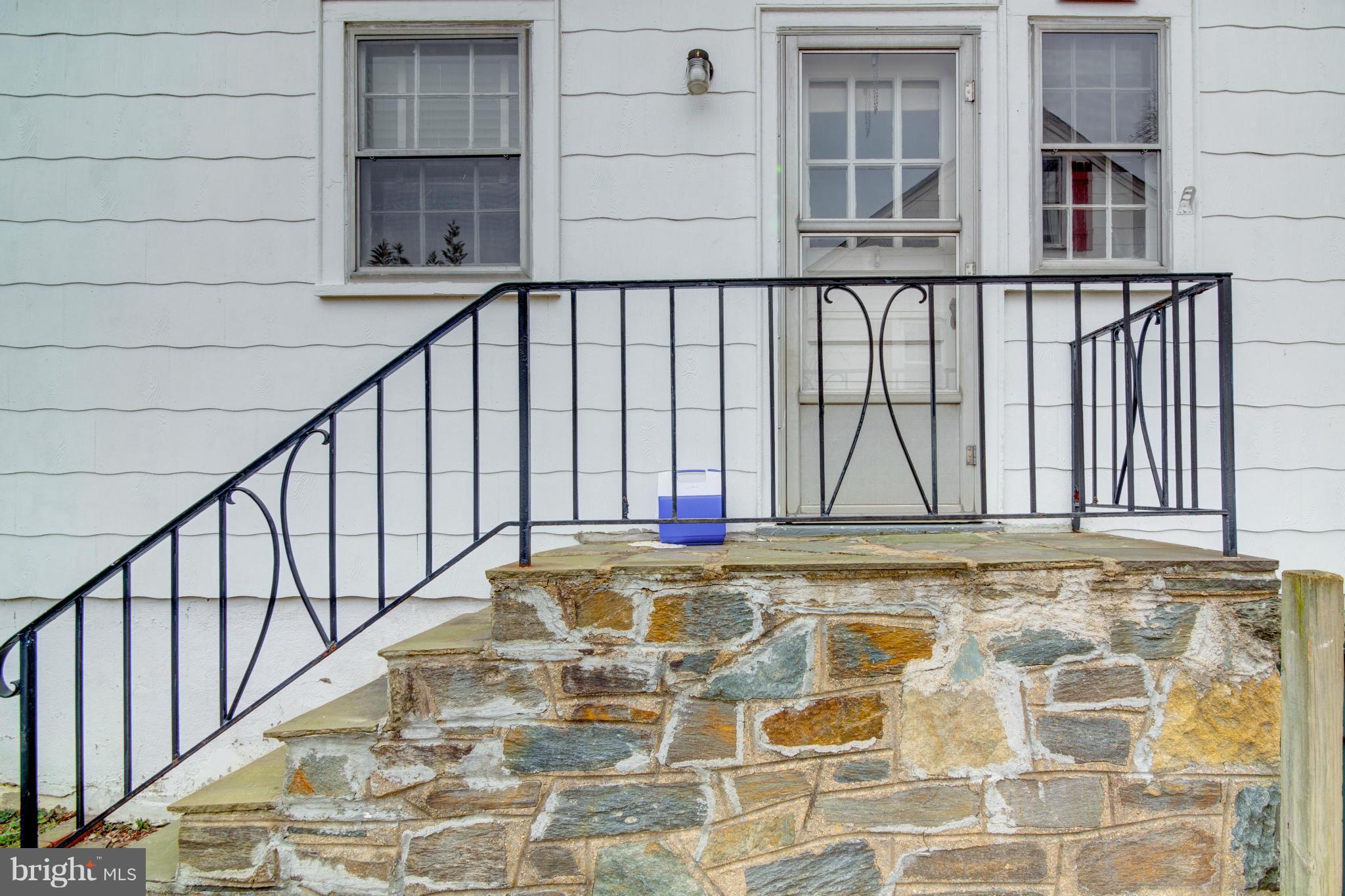 1539 North Glebe Road Arlington, VA 22207 - Photo 24 of 30 SIDE ENTRANCE