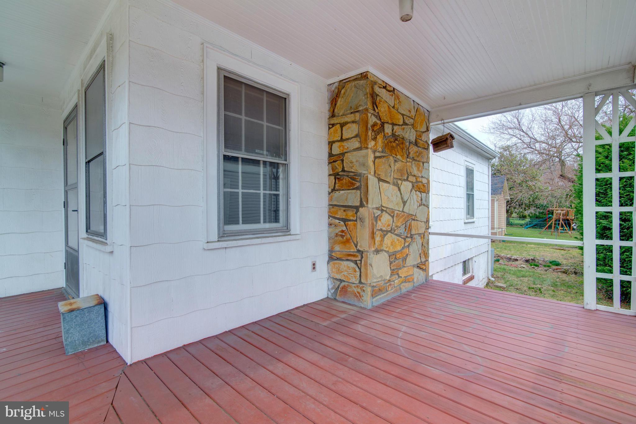 1539 North Glebe Road Arlington, VA 22207 - Photo 26 of 30 PORCH