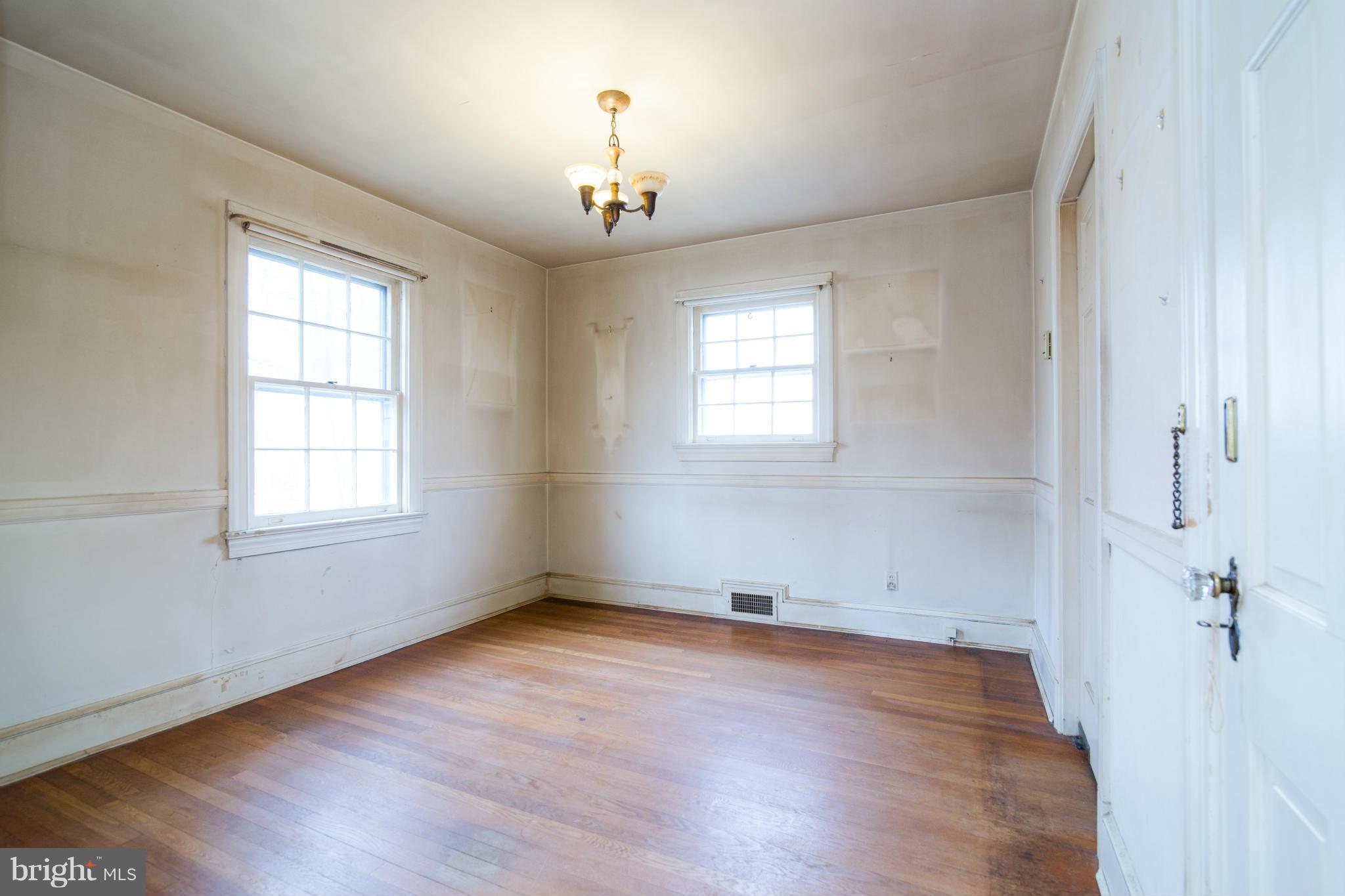 1539 North Glebe Road Arlington, VA 22207 - Photo 6 of 30 DINING ROOM